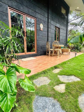 Tiny Hideaway Ysla House with free 2 motorbikes